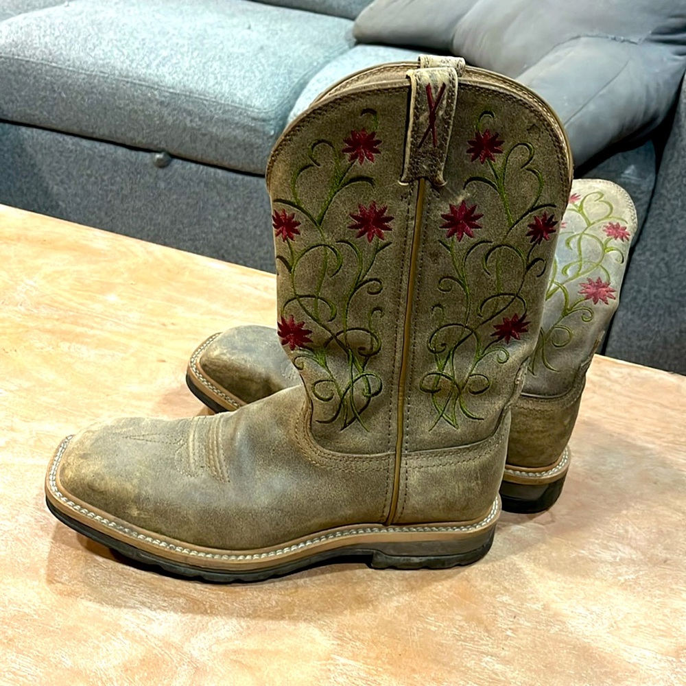 Flower cowboy boot